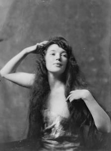 Mrs. Betty Phelps, portrait photograph, 1919 July 21. Creator: Arnold Genthe