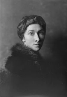 Mrs. Bissell, portrait photograph, 1917 Dec. 15. Creator: Arnold Genthe