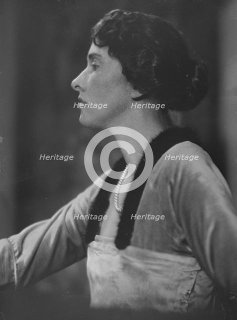 Mrs. Bissell, portrait photograph, 1917 Dec. 15. Creator: Arnold Genthe.