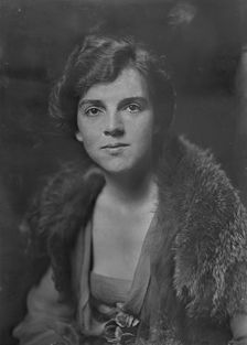 Mrs. C. Gardner, portrait photograph, 1918 Sept. 12. Creator: Arnold Genthe