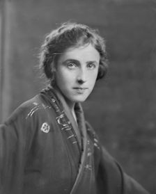Mrs. Cassidy, portrait photograph, 1918 June 6. Creator: Arnold Genthe