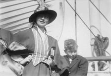 Mrs. D.S. Andrews (A.V. Hayne), 1915. Creator: Bain News Service