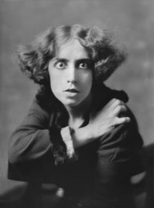 Mrs. De Kerlar, portrait photograph, 1918 Feb. 11. Creator: Arnold Genthe