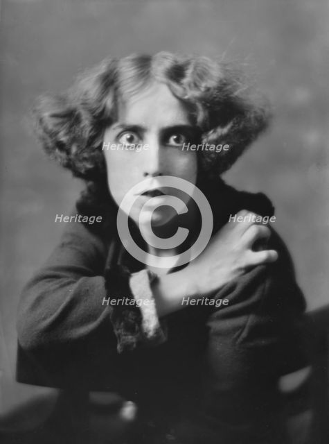 Mrs. De Kerlar, portrait photograph, 1918 Feb. 11. Creator: Arnold Genthe.