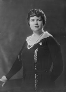 Mrs. DeFord, portrait photograph, 1919 June 11. Creator: Arnold Genthe