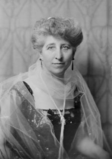 Mrs. Dickey, portrait photograph, 1918 May. Creator: Arnold Genthe