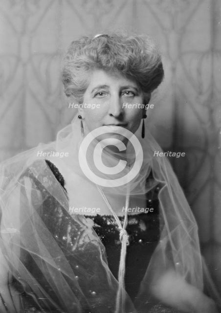 Mrs. Dickey, portrait photograph, 1918 May. Creator: Arnold Genthe.