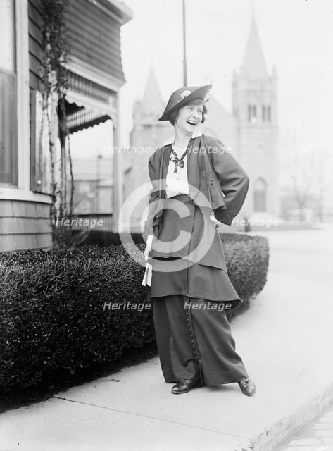Mrs. Donald T. Hunter, 1914. Creator: Harris & Ewing.
