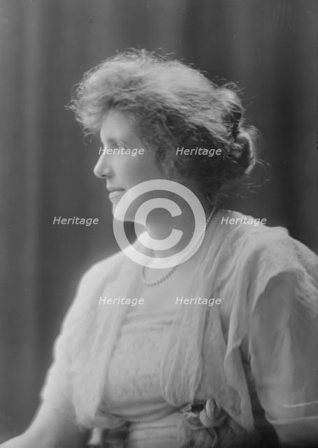 Mrs. E.C. Brown, portrait photograph, 1918 July 2. Creator: Arnold Genthe.