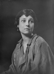 Mrs. E. Fischel, portrait photograph, 1919 Mar. 20. Creator: Arnold Genthe
