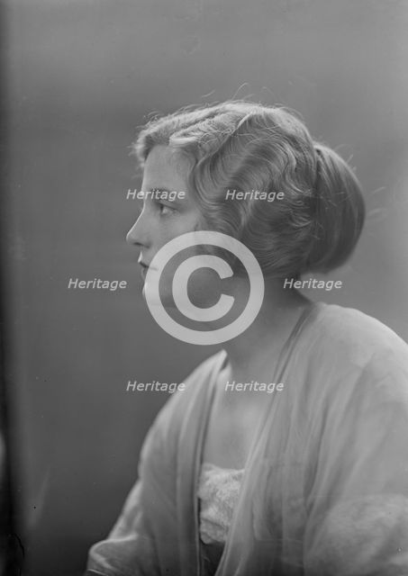 Mrs. E.H. Roselle, portrait photograph, 1918 Nov. 22. Creator: Arnold Genthe.