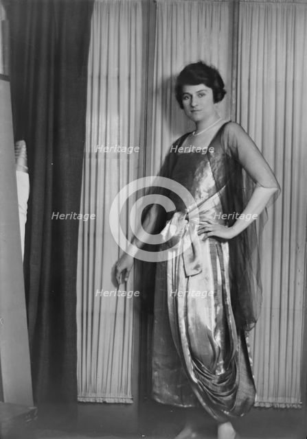 Mrs. E.H. Stern, portrait photograph, 1919 Nov. 7. Creator: Arnold Genthe.