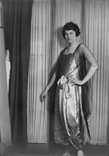 Mrs. E.H. Stern, portrait photograph, 1919 Nov. 7. Creator: Arnold Genthe