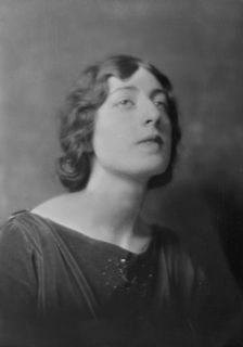 Mrs. E. Leo, portrait photograph, 1918 Feb. 7. Creator: Arnold Genthe