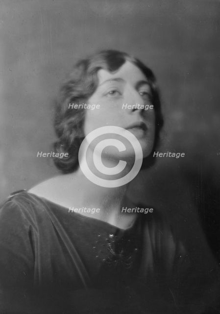 Mrs. E. Leo, portrait photograph, 1918 Feb. 7. Creator: Arnold Genthe.