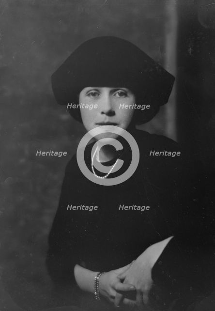 Mrs. E.R. Gleason, portrait photograph, 1917 Nov. 19. Creator: Arnold Genthe.