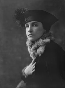 Mrs. E.S. Newbold, portrait photograph, 1918 Mar. 6. Creator: Arnold Genthe