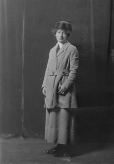 Mrs. E. Terry Smith, (Miss Ethel Walker), portrait photograph, 1918 Oct. 9. Creator: Arnold Genthe