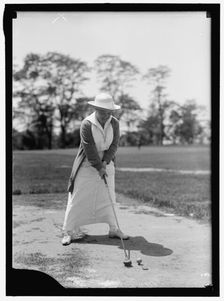 Mrs. Ed .. playing golf, between 1913 and 1917. Creator: Harris & Ewing