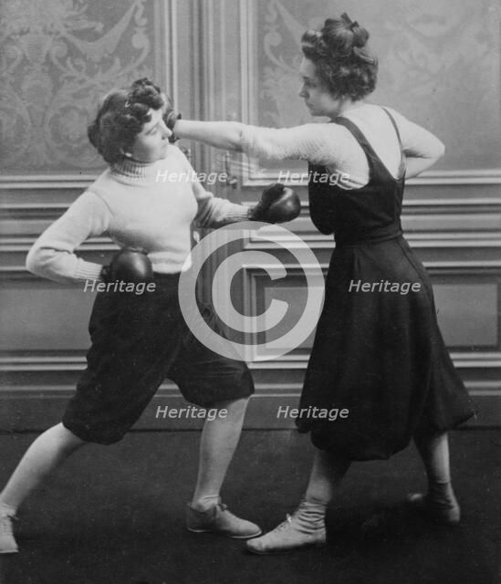 Mrs. Edwards & Frl. Kussin [boxing], 1912. Creator: Bain News Service.