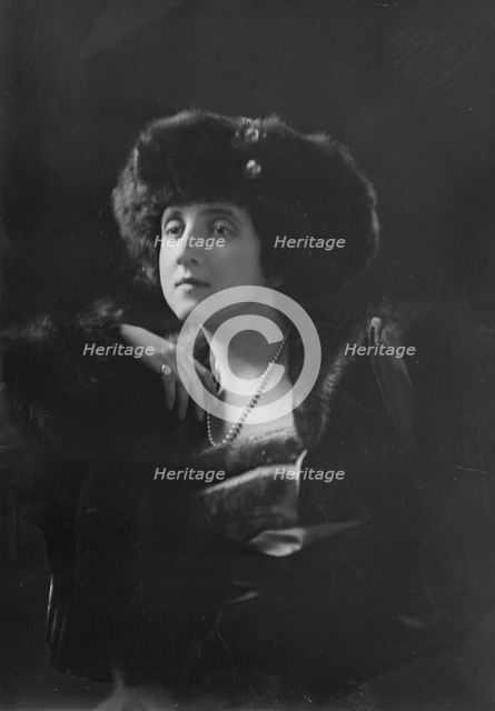 Mrs. Edwin R. Campbell, portrait photograph, 1919 Feb. 7. Creator: Arnold Genthe.