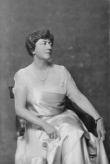 Mrs. F.L. Pruyn, portrait photograph, 1917 Dec. 18. Creator: Arnold Genthe