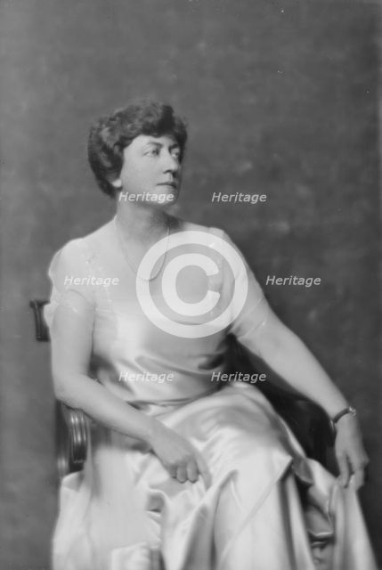 Mrs. F.L. Pruyn, portrait photograph, 1917 Dec. 18. Creator: Arnold Genthe.