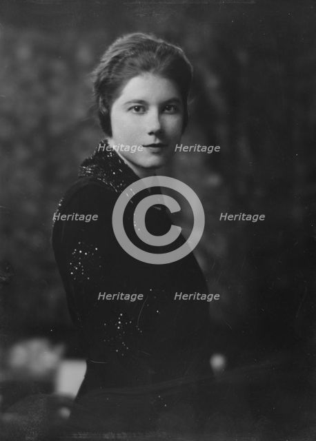 Mrs. F.L. Riefkohl, portrait photograph, 1918 Jan. 24. Creator: Arnold Genthe.