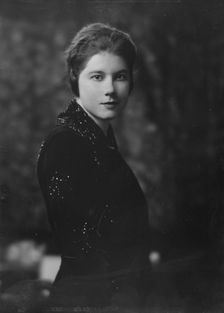 Mrs. F.L. Riefkohl, portrait photograph, 1918 Jan. 24. Creator: Arnold Genthe
