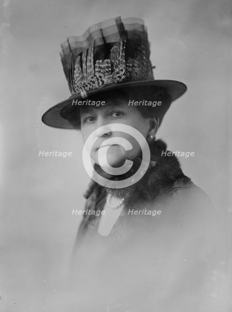 Mrs. F.O. Lowde [i.e. Lowden], between c1915 and c1920. Creator: Bain News Service.