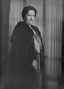 Mrs. Frederick B. Wells, portrait photograph, 1919 Apr. 19. Creator: Arnold Genthe