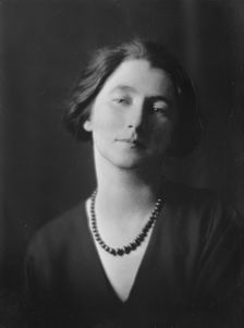 Mrs. Frederick Childs, portrait photograph, 1918 Feb. 28. Creator: Arnold Genthe