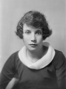 Mrs. Frederick Humphreys, portrait photograph, 1918 Apr. 26. Creator: Arnold Genthe