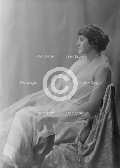 Mrs. G.H. Witthaus, portrait photograph, ca. 1918. Creator: Arnold Genthe.