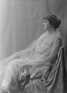 Mrs. G.H. Witthaus, portrait photograph, ca. 1918. Creator: Arnold Genthe