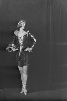 Mrs. Gugi, (Marion Vardi), between 1918 and 1922. Creator: Arnold Genthe