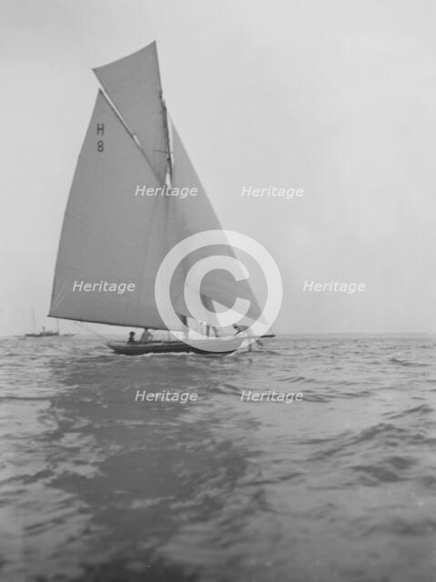 Mrs GA Shenley at the helm of the 8 Metre class sailing yacht 'Spero' (H8). Creator: Kirk & Sons of Cowes.