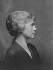 Mrs. Garrison, portrait photograph, 1919 Jan. 21. Creator: Arnold Genthe
