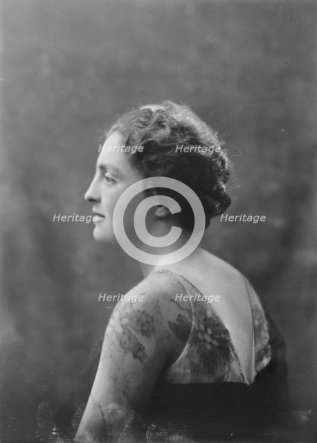 Mrs. George Ewing, portrait photograph, 1918 June 1. Creator: Arnold Genthe.