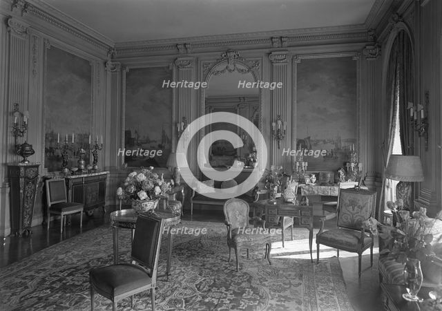 Mrs. George H. Warren, residence at 924 5th Ave., New York City, 1935. Creator: Gottscho-Schleisner, Inc.