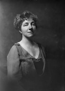 Mrs. George Moffett, portrait photograph, 1919 Oct. 18. Creator: Arnold Genthe