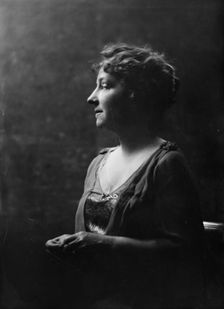 Mrs. George Moffett, portrait photograph, 1919 Oct. 18. Creator: Arnold Genthe