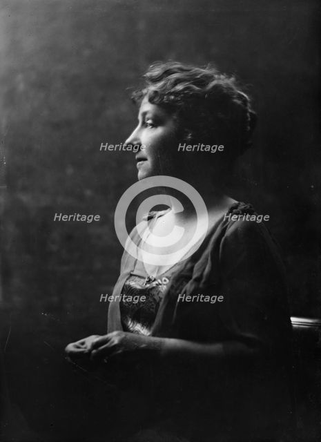 Mrs. George Moffett, portrait photograph, 1919 Oct. 18. Creator: Arnold Genthe.