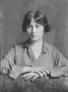 Mrs. H. Lieles, portrait photograph, 1918 Apr. 25. Creator: Arnold Genthe