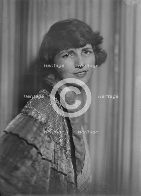 Mrs. H.R. Lee, portrait photograph, 1918 Oct. 30. Creator: Arnold Genthe.
