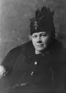 Mrs. H.V. Jones, portrait photograph, 1918 Mar. 16. Creator: Arnold Genthe