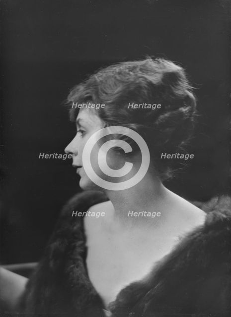 Mrs. H.W. Van Henkelon, portrait photograph, 1919 Mar. 28. Creator: Arnold Genthe.
