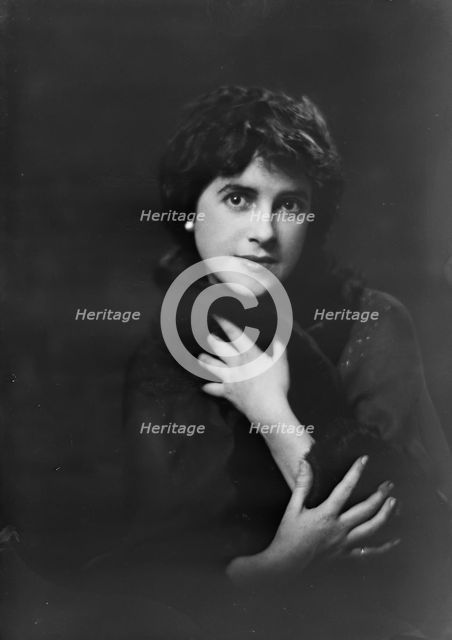 Mrs. Hugo Reiss, portrait photograph, 1919 Oct. 30. Creator: Arnold Genthe.
