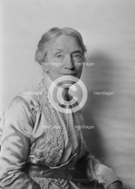 Mrs. Hapgood, portrait photograph, 1918 Dec. 5. Creator: Arnold Genthe.