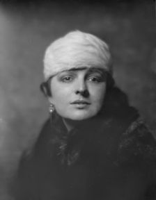 Mrs. Harbeck, portrait photograph, 1918 Mar. 12. Creator: Arnold Genthe